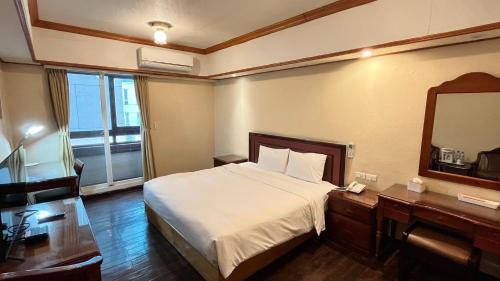 room detail thumbnail 1