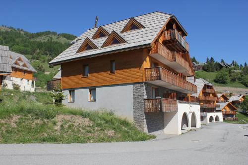 A szálláshely kívülről, Chalets de Praroustan by Actisource in Uvernet-Fours