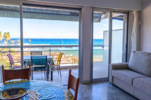 112N - Grand studio et plages face mer avec terrasse