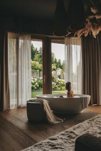 1 king bed, 1 sofa bed