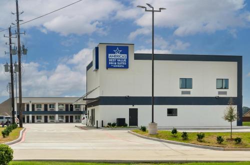 Exterior view, Americas Best Value Inn & Suites Tomball Grand Parkway in Klein