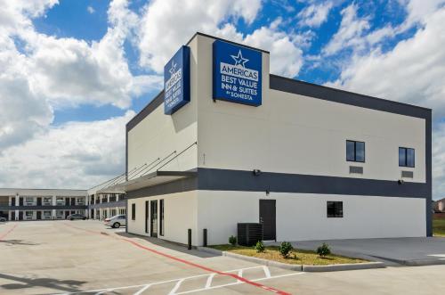 Exterior view, Americas Best Value Inn & Suites Tomball Grand Parkway in Klein