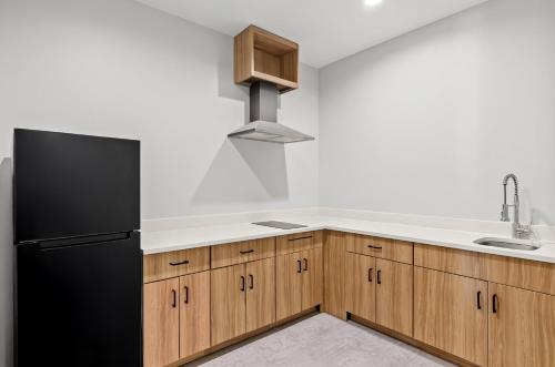 Kitchen, Americas Best Value Inn & Suites Tomball Grand Parkway in Klein