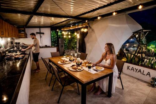 Ēdiens un dzērieni, Kayala Domes - Luxury Dome with Jacuzzi in Laese