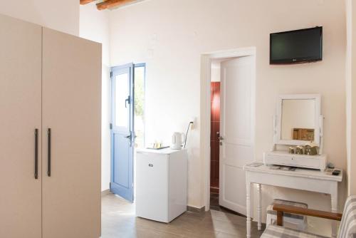 Aerides Boutique Rooms - image 6
