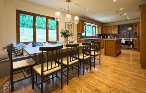 Loch View, Hot Tub, Near Loch Lomond, Pet-friendly in อาร์โรชาร์