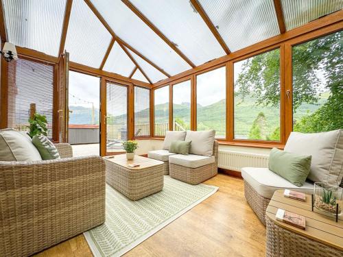 Loch View, Hot Tub, Near Loch Lomond, Pet-friendly in อาร์โรชาร์