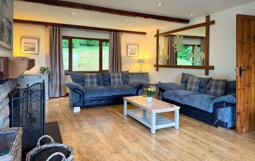Loch View, Hot Tub, Near Loch Lomond, Pet-friendly in อาร์โรชาร์