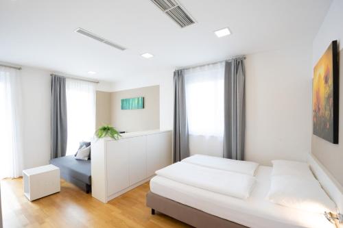 sHome Self-Check-in Hotel Graz Room Type - Junior Suite with Terrace