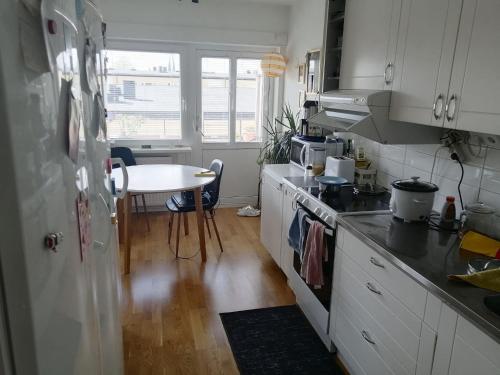 Cozy Guest Room in Green Uppsala - Walk to Central Station in Kvarngardet
