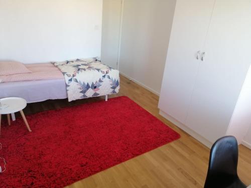 Bed, Cozy Guest Room in Green Uppsala - Walk to Central Station in Kvarngardet