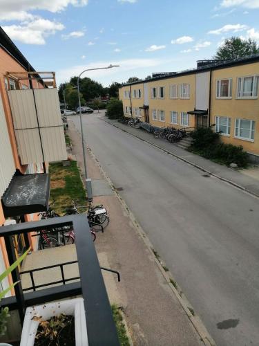 Cozy Guest Room in Green Uppsala - Walk to Central Station in Kvarngardet