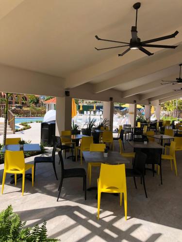 Restaurante, Mediterranean Caribbean View Village in Humacao
