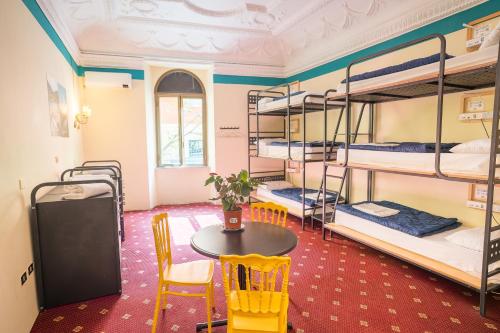 room detail thumbnail 1