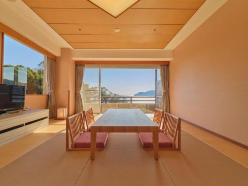 room detail thumbnail 1