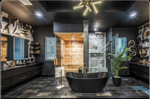 Modern Luxe Oasis with Pool in Deitona (TX)