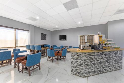Quality Inn Columbus - image 35