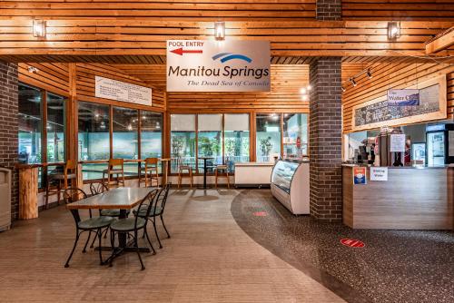 Restorāns, Manitou Springs Resort & Mineral Spa in Manitou Beach (SK)