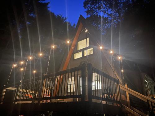 外部景觀, Newly Built A-Frame nestled in the woods in 聖約翰斯堡 (VT)
