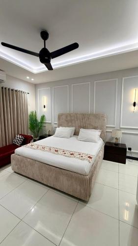 Luxury Private Room Canal Rd Near Galleria in Faisalabad