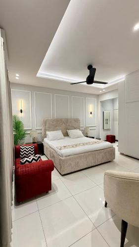 Luxury Private Room Canal Rd Near Galleria in Faisalabad