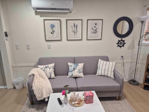 Large 3 bed house on creek by the bay and park