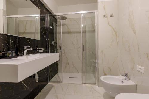 Suites 51 - image 20