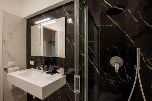 Suites 51 - image 37
