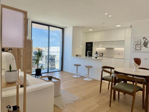 Shared lounge/TV area, Bunksy Flat Delmar Waterfront in Olhao