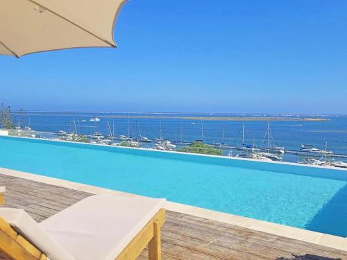 Swimming pool, Bunksy Flat Delmar Waterfront in Olhao