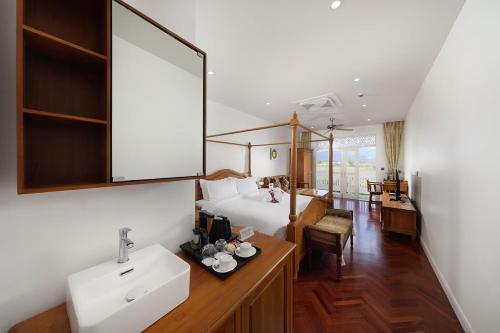 room detail thumbnail 1