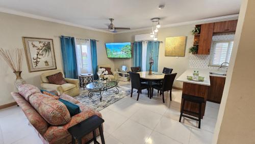 The Full Maison at Ocho Rios in เบรดนัท ฮิลล์