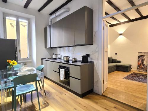 YR Apartments Isola - Steps from Bosco Verticale and Metro