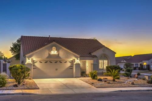 Family Fun for Everyone in Las Vegas- 4 Bedrooms, Billiards, Game Room in Boulder linn