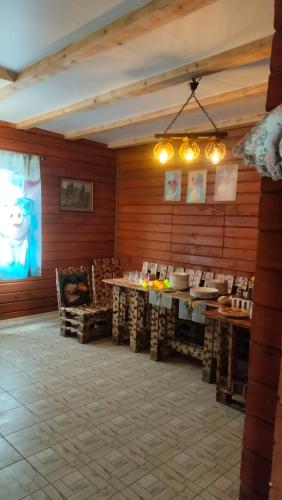 Вілла 4 качки будинок з чаном у лісі біля Львова in Lypnyky