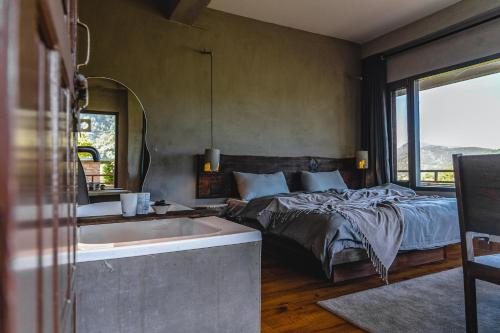 THHPSOCIETY - Exstacy stays & cafe - Your Romantic & Cozy Getaway - Mountain view , Hot tub , Parkin in Muktesvara