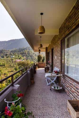THHPSOCIETY - Exstacy stays & cafe - Your Romantic & Cozy Getaway - Mountain view , Hot tub , Parkin in Muktesvara