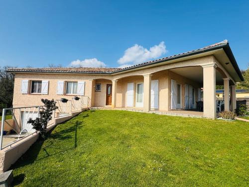 Élégante villa avec piscine et jardin - Nord Ariège (Elegante villa avec piscine et jardin - Nord Ariege) in Montaut (Midi-Pyrenees)