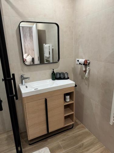 Le jardin d'Eden -Appartement neuf -Tram à 1 min-Hôpitaux-Eurexpo-Parking (Le jardin d'Eden -Appartement neuf -Tram a 1 min-Hopitaux-Eurexpo-Parking) in 布龍