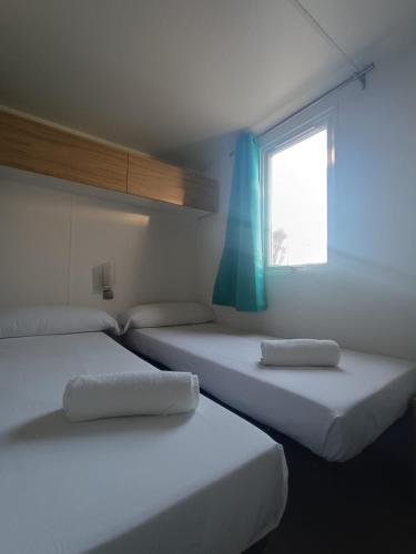 3 bedrooms, 5 beds