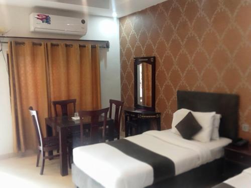 Royal Hotel And Beauty Salon - image 11
