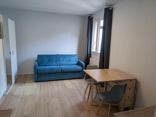 Appartement équipé centre,calme,gare 2 min (Appartement equipe centre,calme,gare 2 min) in Таверни