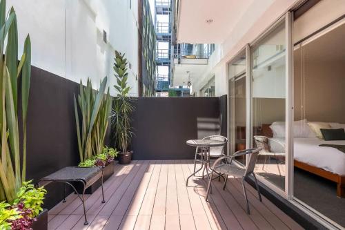 Chic 2BR Condo in Condesa steps from Parque Mexico
