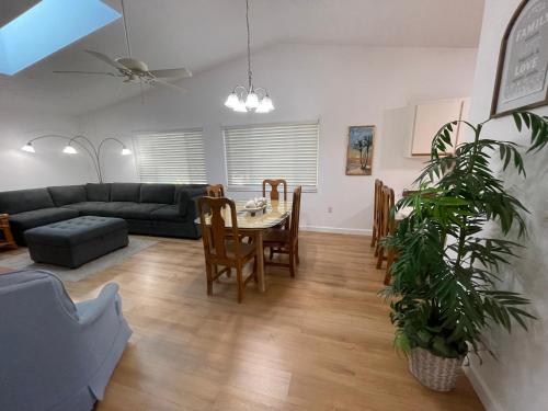 Stylish budget friendly retreat! in Lake Placid, USA