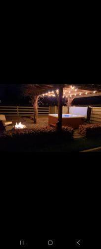 6 King Bedrooms, Sleeps 20, 8 Rooms, Bikes, HotTub in Lindon