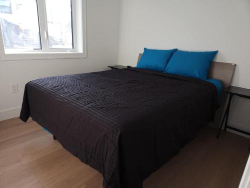 Vancouver Residence Features two bedrooms three bathrooms free street parking and laundry - image 2