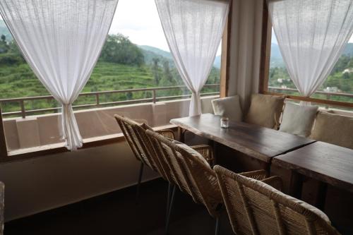 THHPSOCIETY - Exstacy stays & cafe - Your Romantic & Cozy Getaway - Mountain view , Hot tub , Parkin in Muktesvara