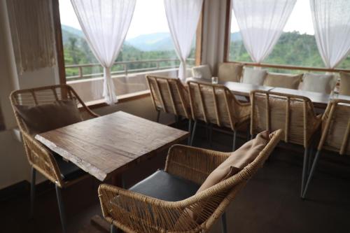 THHPSOCIETY - Exstacy stays & cafe - Your Romantic & Cozy Getaway - Mountain view , Hot tub , Parkin in Muktesvara