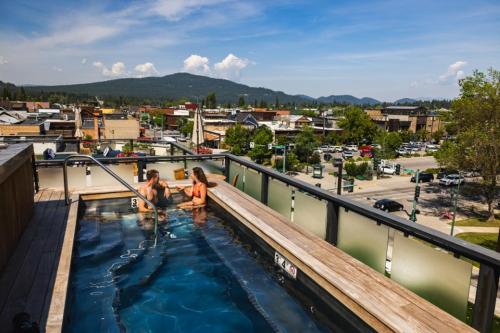 熱水浴缸, Firebrand Hotel in 白魚鎮