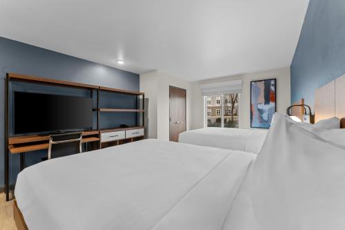 2 queen beds